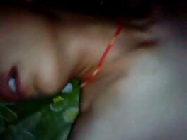 Mies saa intialaisen liekin ilmais porno toisen miehen kanssa sängyssä