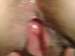 Chesty Holly Michaels vie runsaasti munaa sisään hänen kusipää ilmainen porno